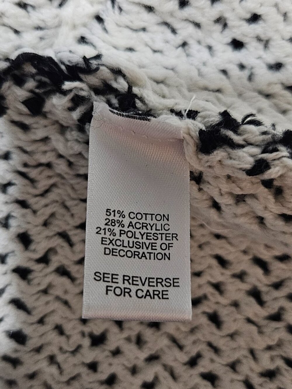Versona Flutter Sleeve Off-White & Black Sweater - Picture 4 of 6
